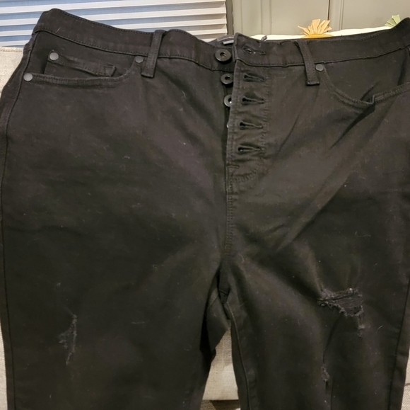 TORRID Black Sky High Skinny Distressed Crops. New without tags. Size 18. - Picture 2 of 6